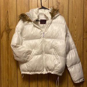 Los Angeles Outerwear white puff jacket. Size Large